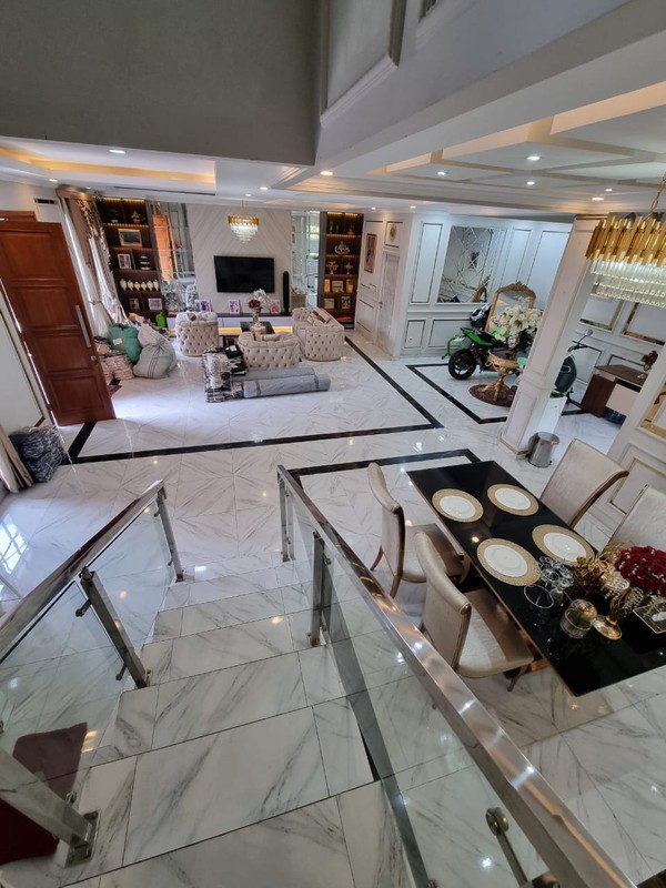 Rumah Bagus 2 Lantai Lokasi strategis, Bebas Banjir siap huni