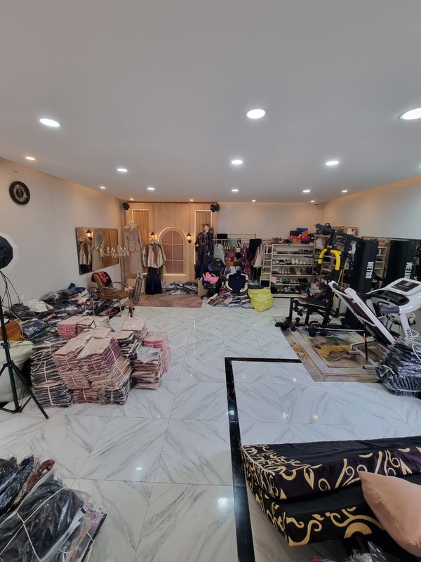 Rumah Bagus 2 Lantai Lokasi strategis, Bebas Banjir siap huni