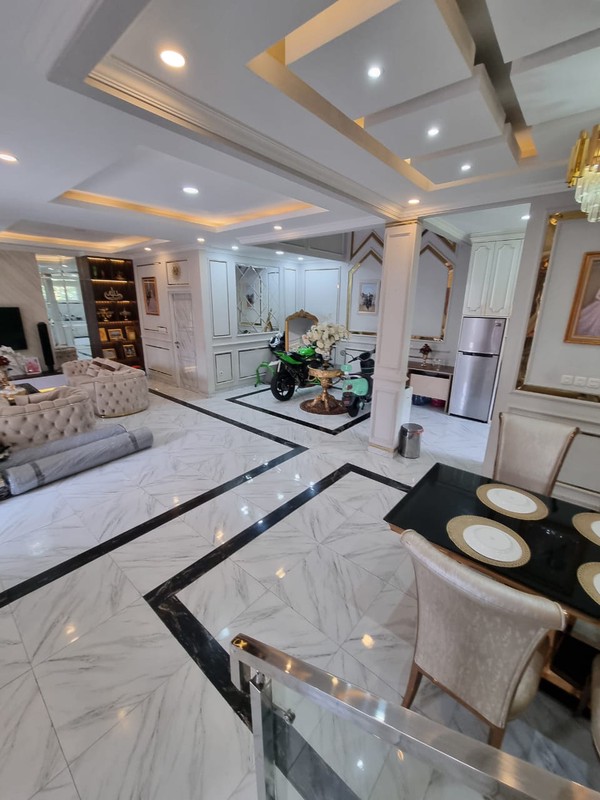 Rumah Bagus 2 Lantai Lokasi strategis, Bebas Banjir siap huni