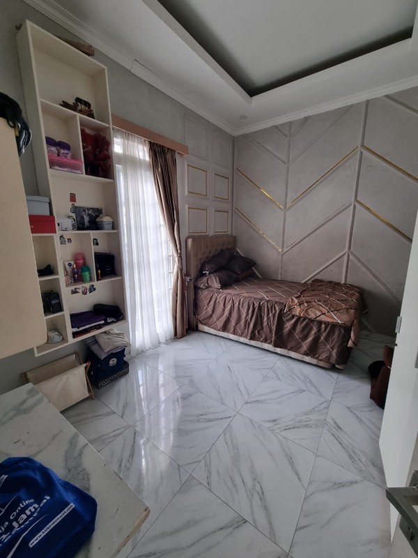 Rumah Bagus 2 Lantai Lokasi strategis, Bebas Banjir siap huni