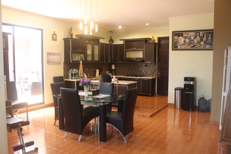 Rumah Semi Furnished Siap Hun di Kebayoran Baru Jakarta Selatan LT 899m2 LB 467m2