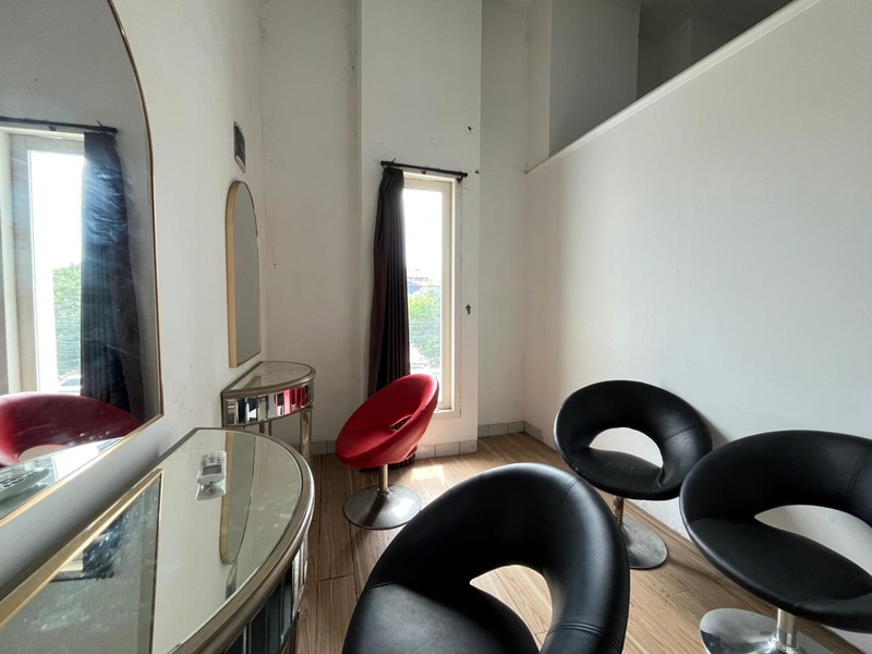 Rumah + Paviliun Komersial di Jalan Utama Cinere Raya Cocok untuk Usaha