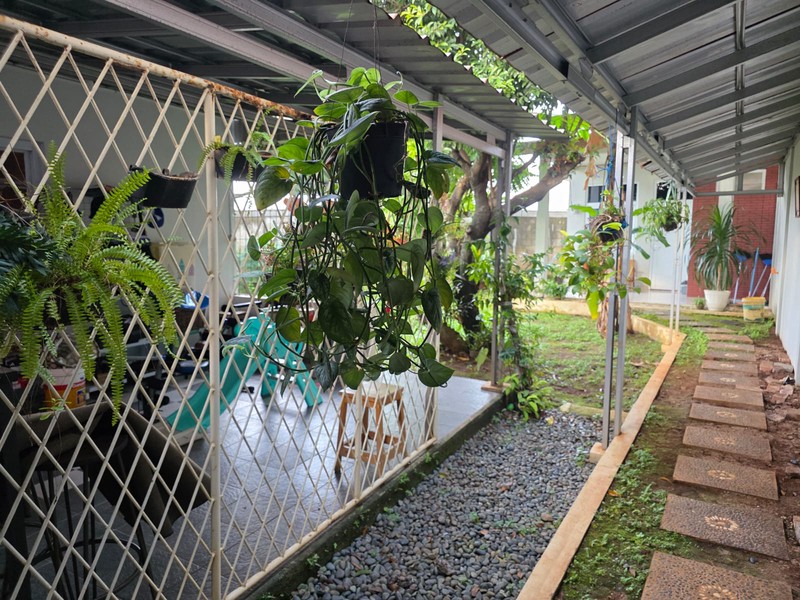 Dijual Tanah Terdapat 2 Bangunan dan 3 Rumah di Pondok Ranji Ciputat