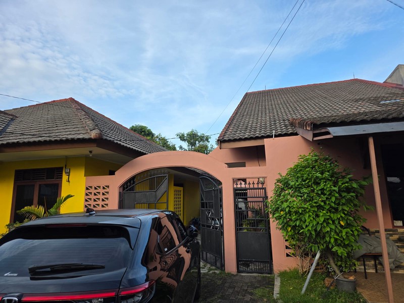 Dijual Tanah Terdapat 2 Bangunan dan 3 Rumah di Pondok Ranji Ciputat