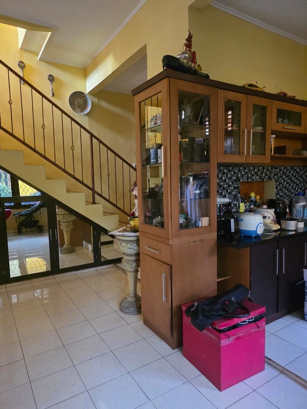 Dijual Tanah Terdapat 2 Bangunan dan 3 Rumah di Pondok Ranji Ciputat