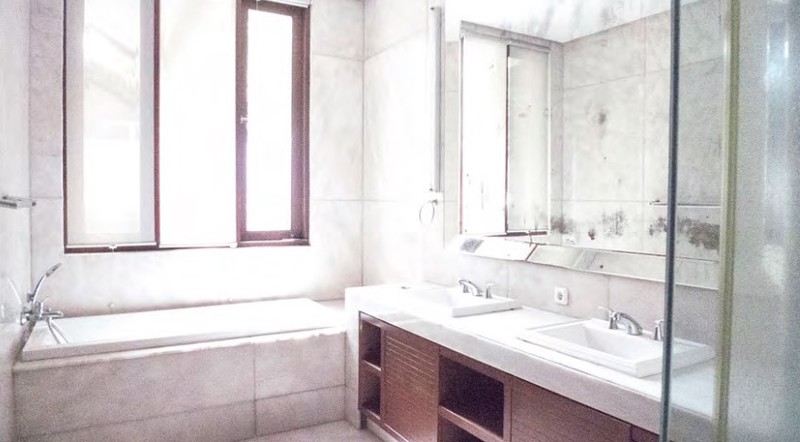 Rumah SHM 2 Lantai Ada Kolam Renang Dijual di Kawasan Pasar Minggu Jakarta Selatan