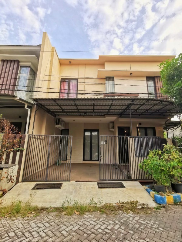 Rumah Cantik di Rungkut Surabaya - Harga 2M Nego, Dekat jalan MERR & Fasilitas Umum