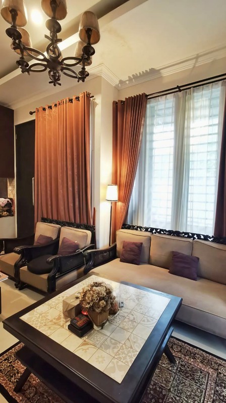 Rumah Cantik di Rungkut Surabaya - Harga 2M Nego, Dekat jalan MERR & Fasilitas Umum