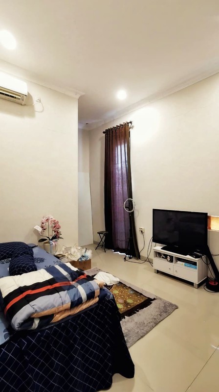 Rumah Cantik di Rungkut Surabaya - Harga 2M Nego, Dekat jalan MERR & Fasilitas Umum