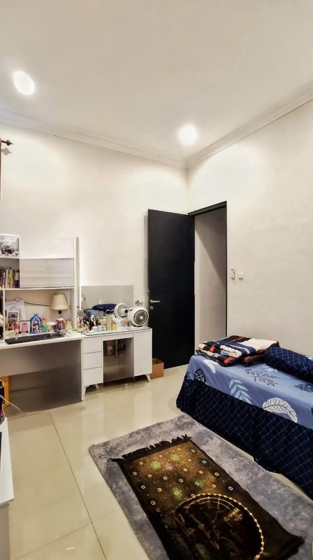 Rumah Cantik di Rungkut Surabaya - Harga 2M Nego, Dekat jalan MERR & Fasilitas Umum