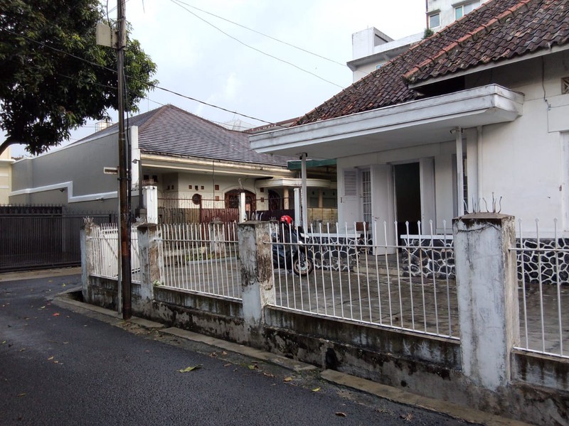 Rumah Besar dengan Halaman Luas di Sayap Riau