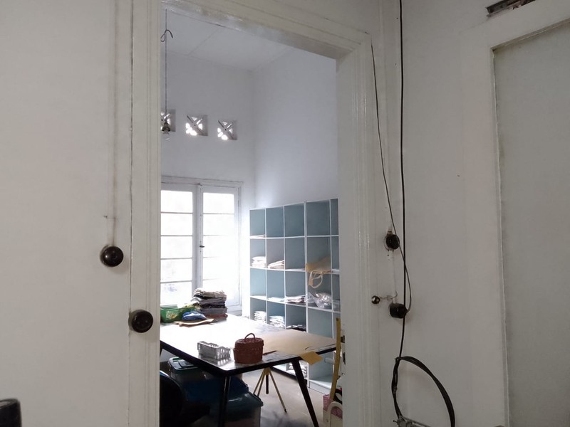 Rumah Besar dengan Halaman Luas di Sayap Riau