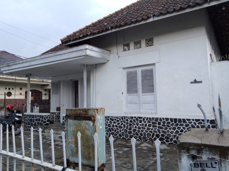 Rumah Besar dengan Halaman Luas di Sayap Riau