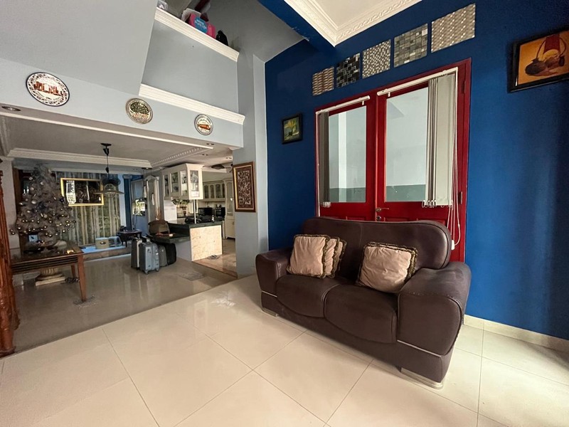 Rumah Bagus 2 Lantai Lingkungan Adem dan Nyaman di Malaka Country Estate Duren Sawit