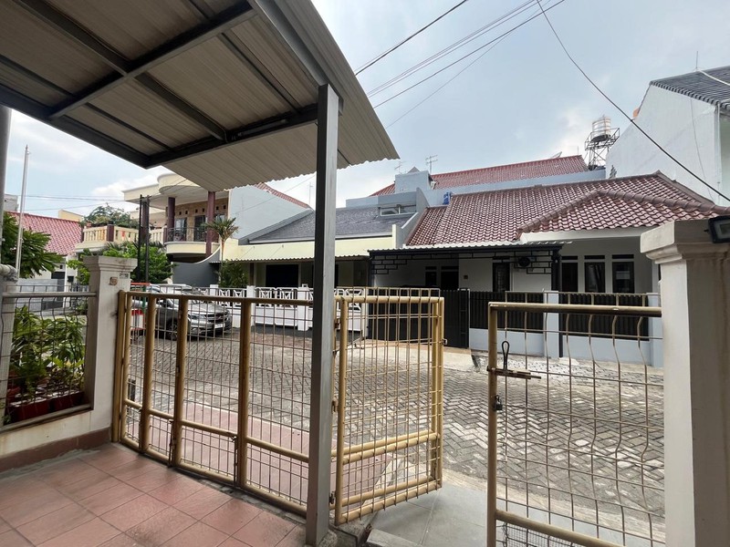 Rumah Bagus 2 Lantai Lingkungan Adem dan Nyaman di Malaka Country Estate Duren Sawit