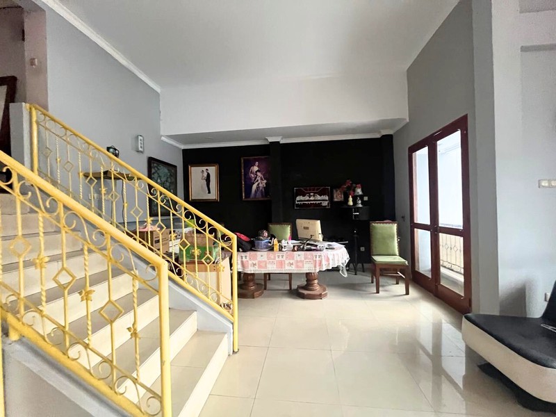 Rumah Bagus 2 Lantai Lingkungan Adem dan Nyaman di Malaka Country Estate Duren Sawit