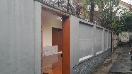 Rumah 3 Lantai di Tengah Kota Sayap Otista Bandung