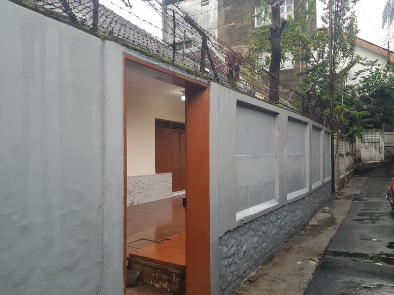 Rumah 3 Lantai di Tengah Kota Sayap Otista Bandung