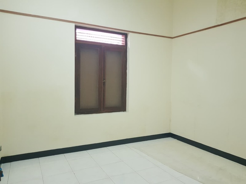 Rumah 3 Lantai di Tengah Kota Sayap Otista Bandung