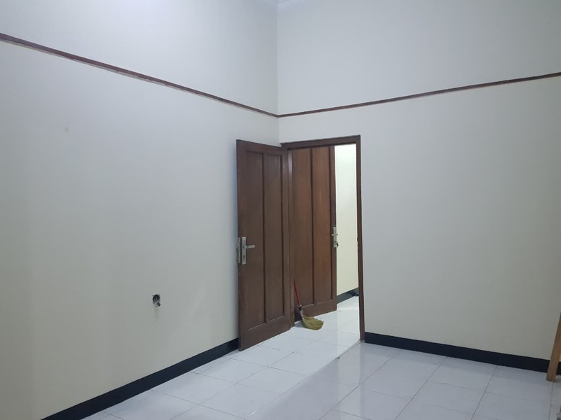 Rumah 3 Lantai di Tengah Kota Sayap Otista Bandung