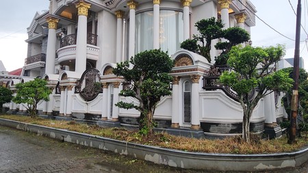 Dijual Rumah Mewah di Kedamaian