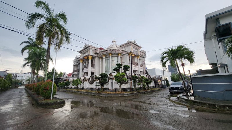 Dijual Rumah Mewah di Kedamaian