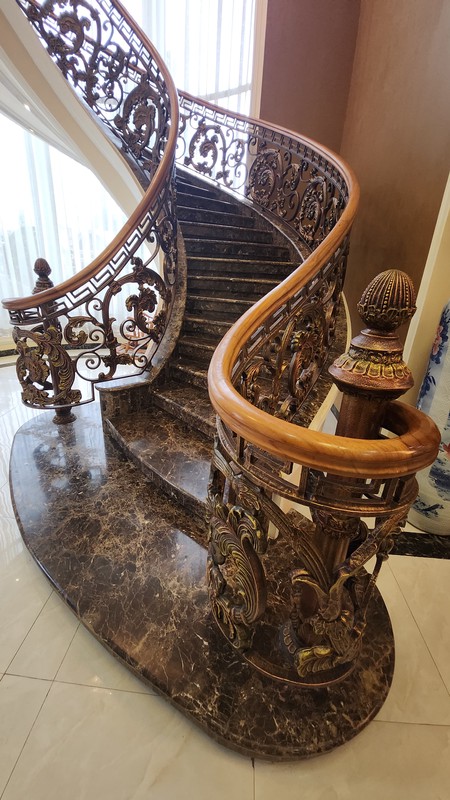 Dijual Rumah Mewah di Kedamaian