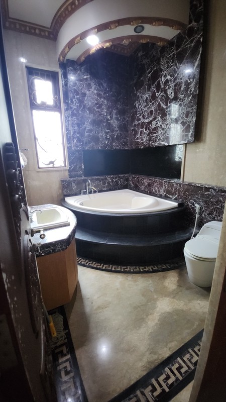 Dijual Rumah Mewah di Kedamaian