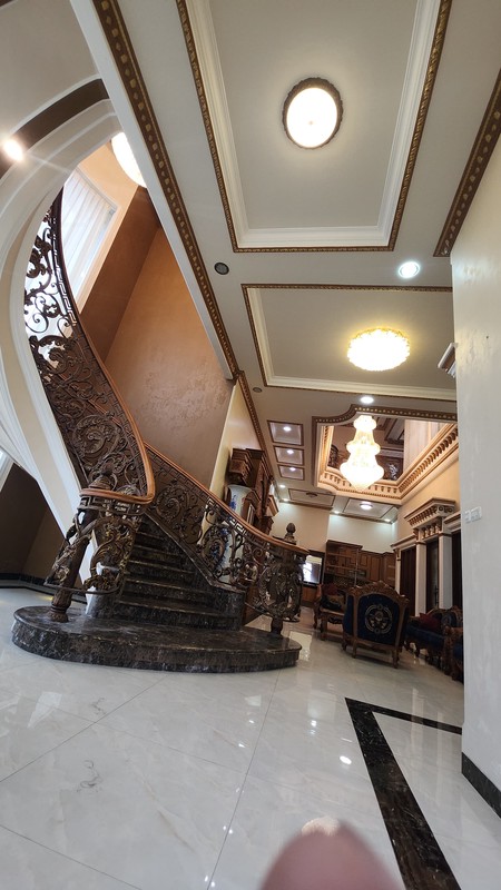 Dijual Rumah Mewah di Kedamaian