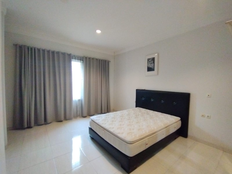 disewa rumah strategis nyaman asri kondisi baik siap huni Sutera Palma Alam Sutera Tangerang Selatan banten