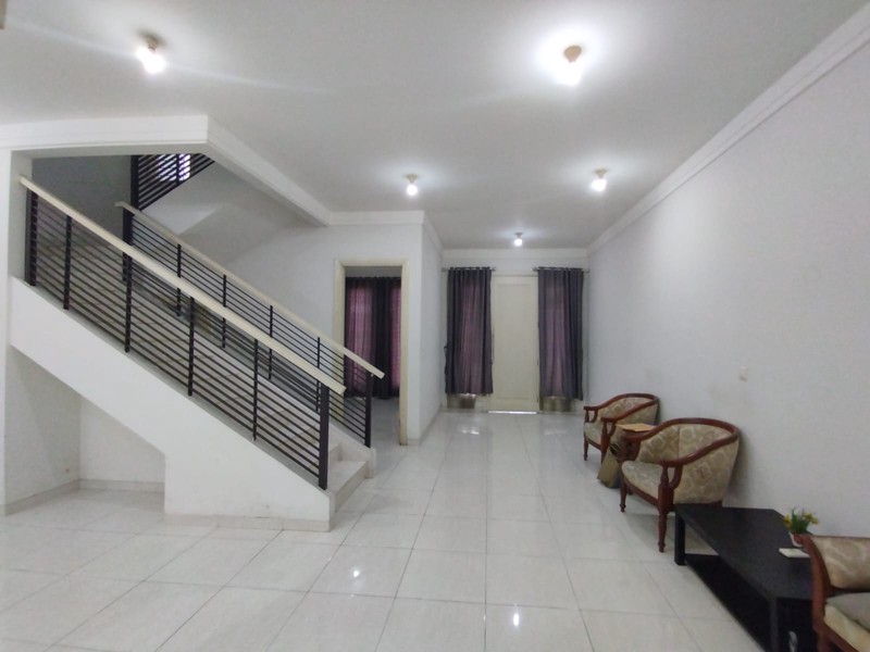 disewa rumah strategis nyaman asri kondisi baik siap huni Sutera Palma Alam Sutera Tangerang Selatan banten