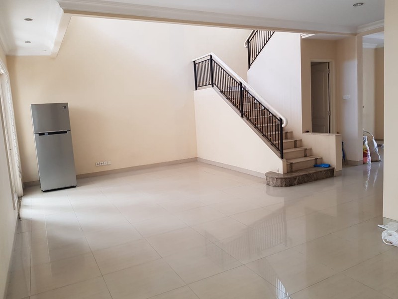 MURAH LUAS Dijual Rumah Wisata Bukit Mas 2 Luxemburg Surabaya Barat SPESIAL 4+1 Kamar Tidur Plus Garasi Carport 3 Mobil