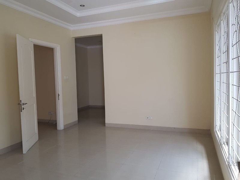 MURAH LUAS Dijual Rumah Wisata Bukit Mas 2 Luxemburg Surabaya Barat SPESIAL 4+1 Kamar Tidur Plus Garasi Carport 3 Mobil