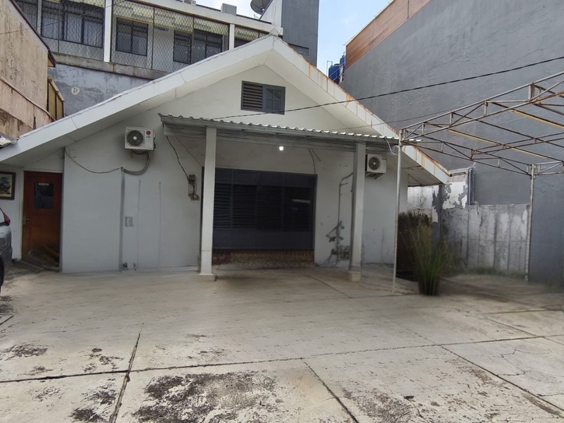 Rumah Hitung Tanah Lokasi Strategis Akses 2 Mobil di Tebet