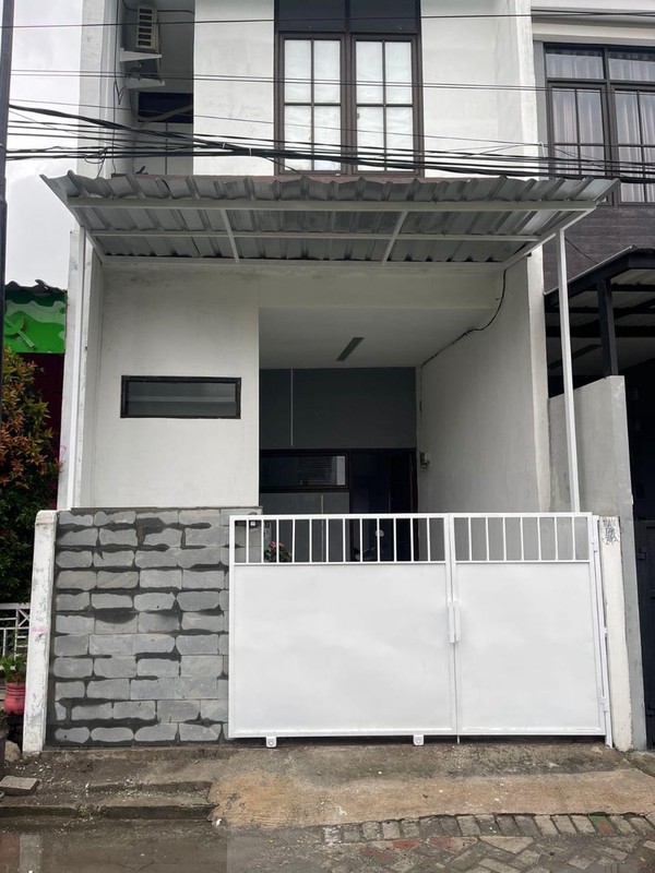 Strategis & Praktis. Rumah Compact, Semi-Apartemen Dekat MERR di Wonorejo Selatan II