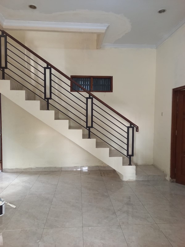 Disewakan Rumah 2 Lantai Semi Furnished Cocok untuk Hunian/Kantor di Jalan Gito Gati Ngaglik, Sleman
