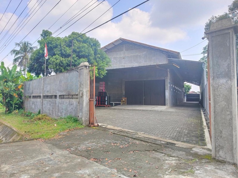Dijual Gudang Strategis 2 Lantai Siap Pakai di Jalan Raya Soekarno Hatta KM 8 Magelang