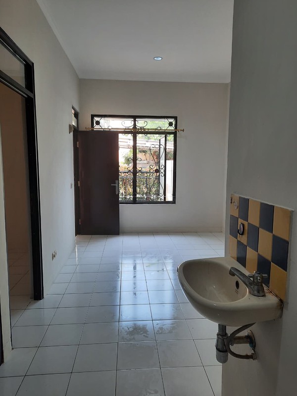 hanya 975jt nego shm bisa kpr  jual cepat rumah rapih nyaman strategis siap huni nusa loka bsd city