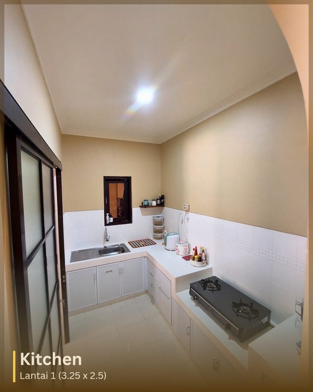 Dijual Rumah 2 Lantai Full Furnish Mewah di Perum Dekat Kampus AMIKOM 2, Ring Road Utara, Maguwoharjo, Depok, Sleman