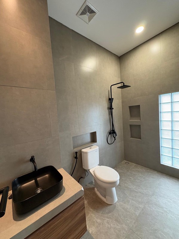 Jual cepat rumah area kencana loka bsd city strategis kondisi baru siap huni