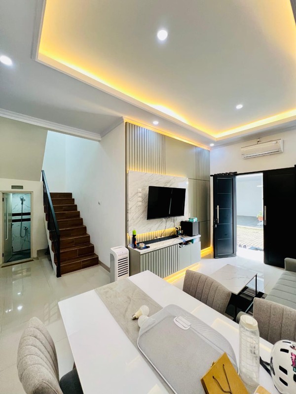Rumah Baru 2 Setengah Lantai, Siap Huni Fully Furnished, Bebas Banjir di Cilandak Timur