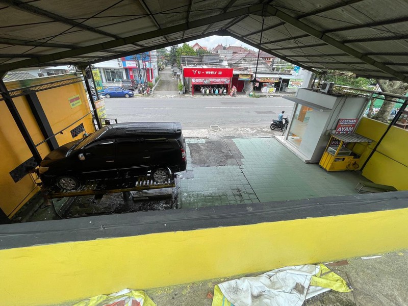 Disewakan Ruang Usaha 2 Lantai di Jl. Raya Tajem - Ideal untuk Bengkel/Car Wash