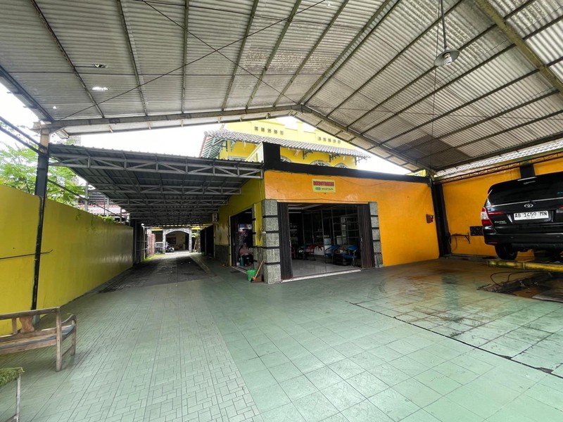 Disewakan Ruang Usaha 2 Lantai di Jl. Raya Tajem - Ideal untuk Bengkel/Car Wash