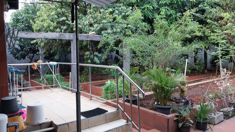 For Sale - Rumah dengan Lahan  Luas di Pondok Indah