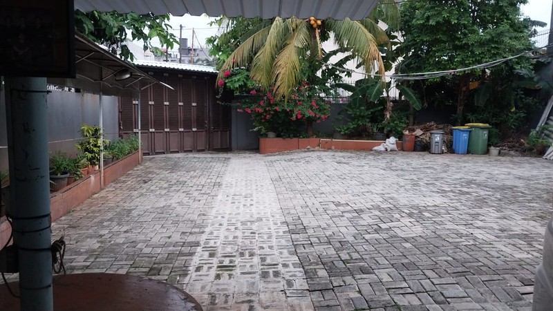 For Sale - Rumah dengan Lahan  Luas di Pondok Indah