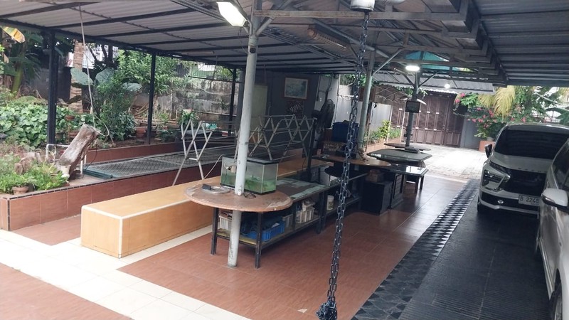 For Sale - Rumah dengan Lahan  Luas di Pondok Indah