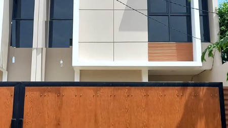 Rumah baru dibangun dg lokasi dekat dg univ Pembangunan Jaya, st Juramangu, BXC dan cluster bary Bintaro Jaya...