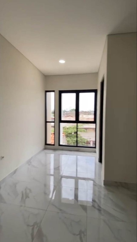 Rumah baru dibangun dg lokasi dekat dg univ Pembangunan Jaya, st Juramangu, BXC dan cluster bary Bintaro Jaya...