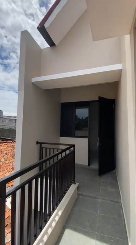 Rumah baru dibangun dg lokasi dekat dg univ Pembangunan Jaya, st Juramangu, BXC dan cluster bary Bintaro Jaya...