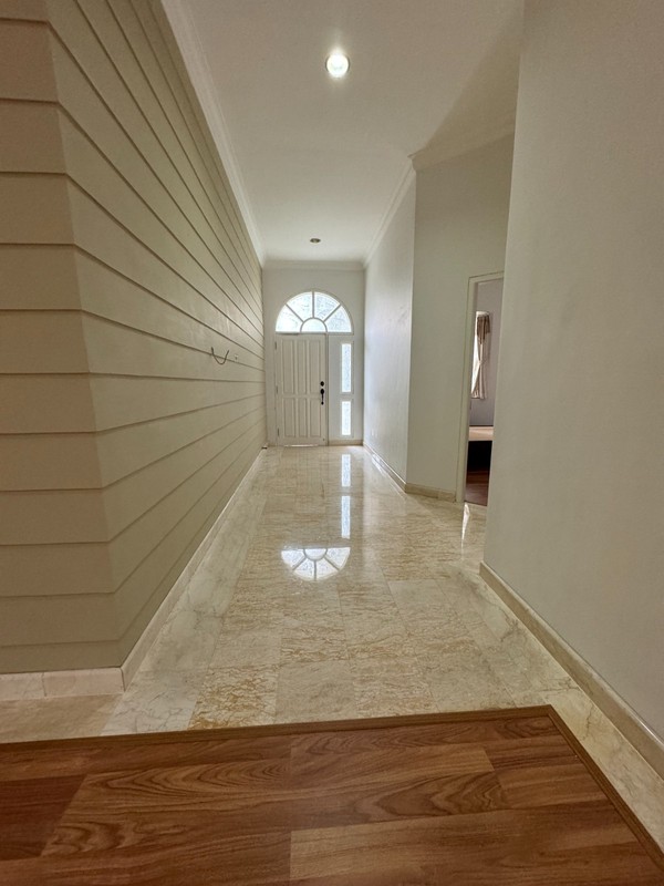 1 596. Dijual Rumah Pakuwon Surabaya - Siap Huni, Lokasi Premium!